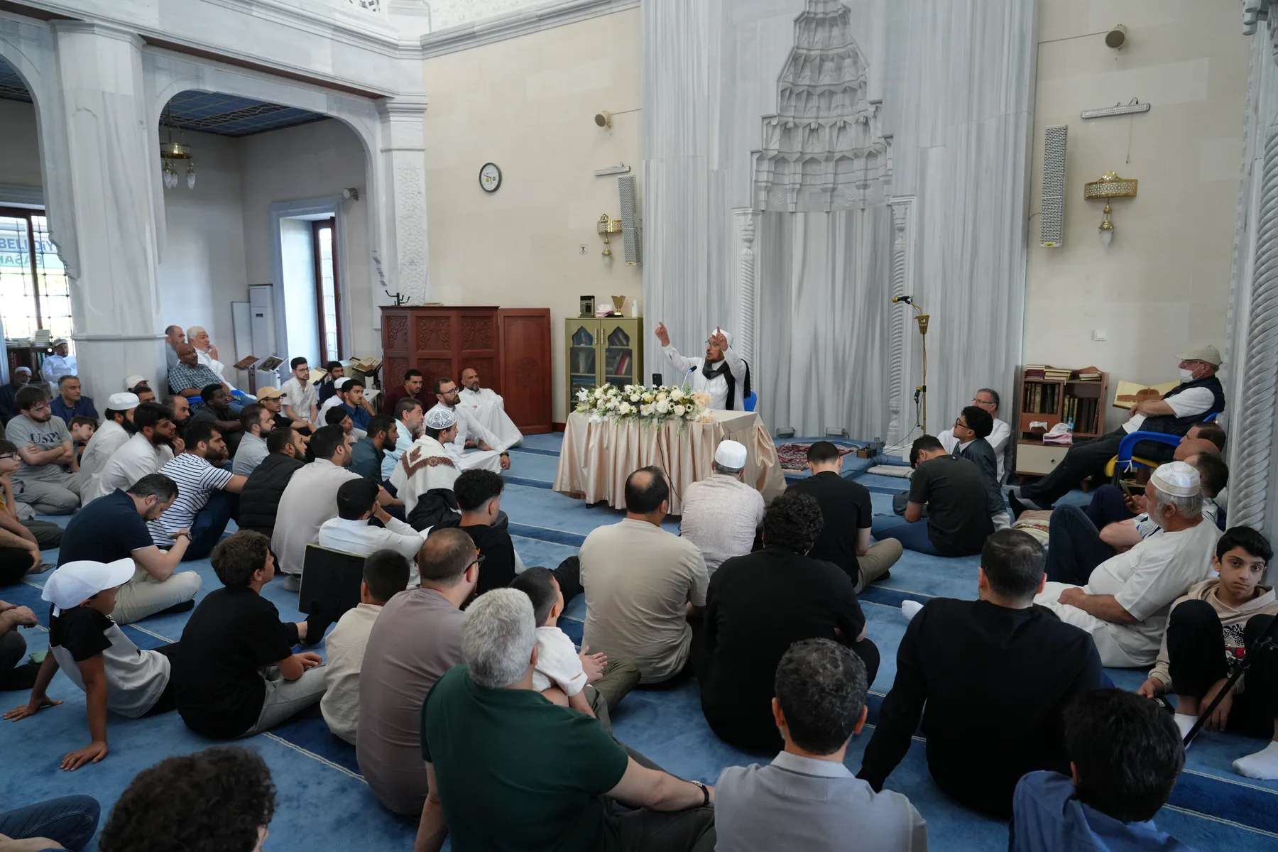 Five lecture series run through the week in Turkish and Arabic: tazkiya, tafsir, hadith, and a series each for women and for young adults.